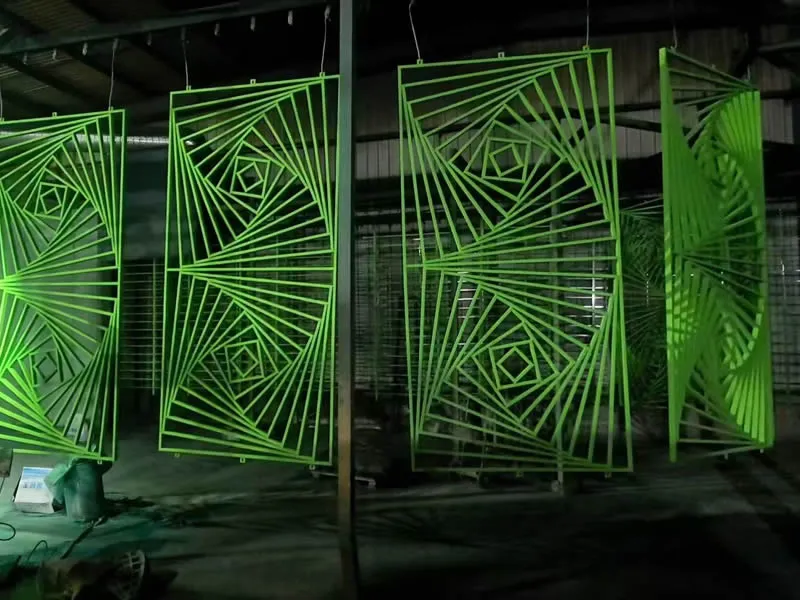 Green geometric screen panel, 2000 x 1000 mm