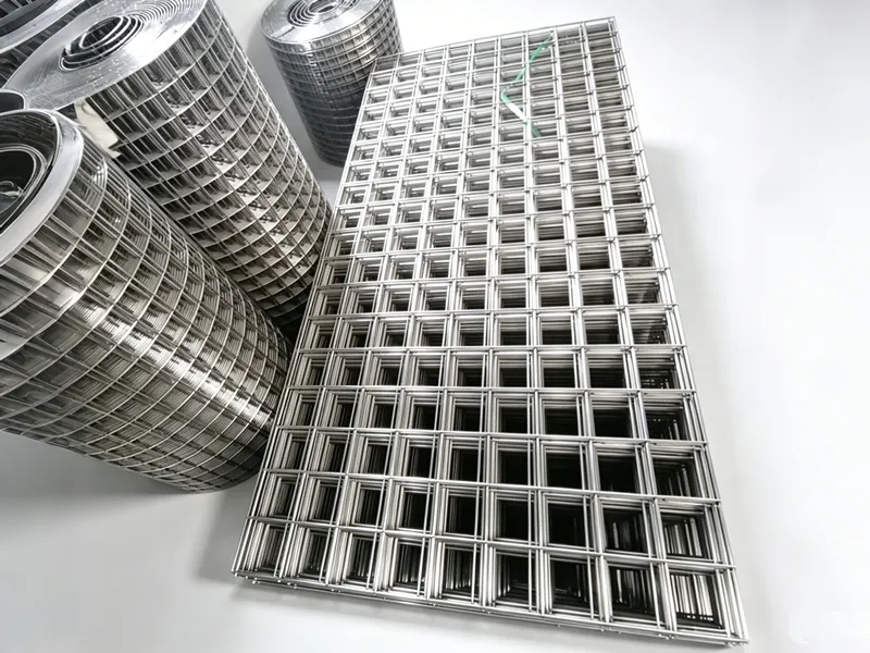 Galvanized Welded Wire Mesh Rolls And Panels